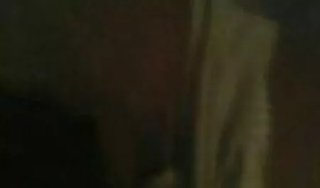 او بدن نرم خود را با دانلودفیلم کیرکوس دستان خود ماساژ می دهد