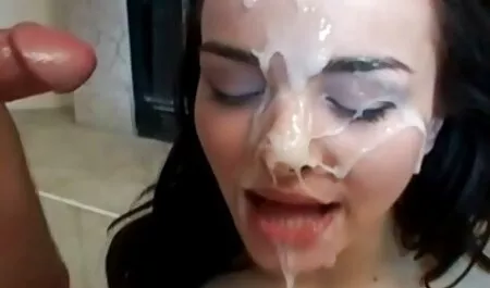 کودک آماده پوشیدن لباس است دانلود فیلم سکسئ