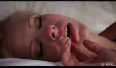 سینه های او شبیه توپ های نرم ، انعطاف پذیر و دانلود فیلم سکس زنان چاق کشسان است