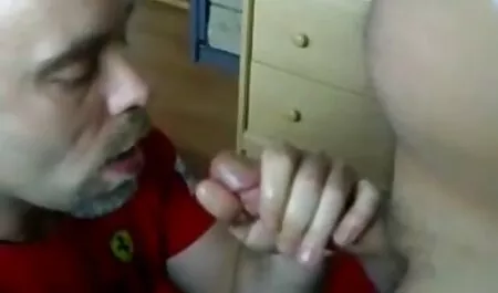 دختر مو قهوه ای جذاب دوست خود را برای رابطه جنسی دانلود عکس و فیلم سوپرسکسی لزبین اغوا می کند