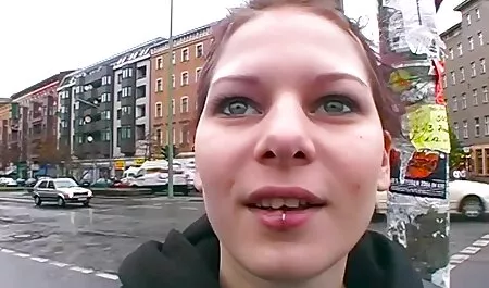 نیم تنه اش به گربه سیاه فیلم سکس ایرانی۲۰۱۸ چسبید