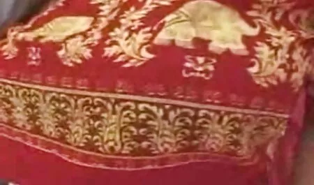 یک عوضی جوان با 4 اندازه پستان به سختی یک نقطه را نمی دانلود فیلم سکس با خاله گرفت